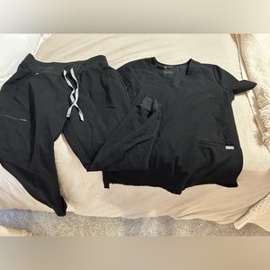 FIGS set. Large. Black. Casma three pocket scrub top and Zamora jogger pant